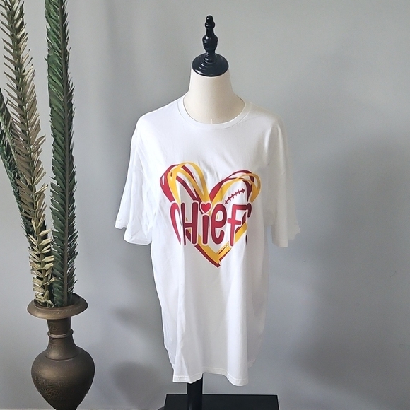 Gildan Softstyle White Kansas City Chiefs Graphic T-Shirt NWOT - Picture 2 of 12
